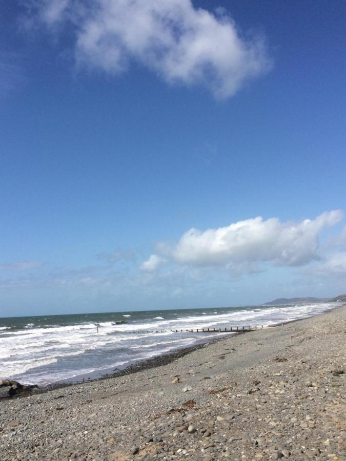 Llyswen Large Bedroom In Top Part Of Bungalow With Garden View And Balcony Sleeps Three Aberystwyth Exterior foto